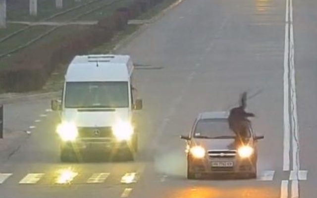 ДТП под Днепром: автомобиль сбил женщину на ДТП под Днепром: автомобиль сбил женщину на