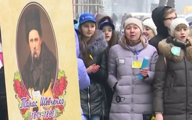 В Днепре провели флешмоб ко Дню рождения Кобзаря Фото № 0 В Днепре провели флешмоб ко Дню рождения Кобзаря Фото № 0