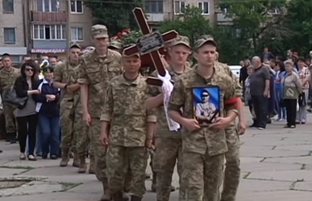 Прощание с погибшим бойцом в Днепре Фото № 0 Прощание с погибшим бойцом в Днепре Фото № 0