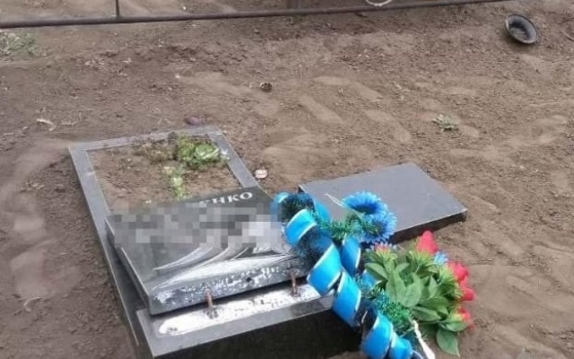 На Днепропетровщине подросток ломал надгробные плиты Фото № 0 На Днепропетровщине подросток ломал надгробные плиты Фото № 0
