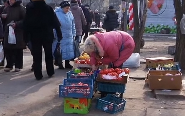 На Днепропетровщине полиция изъяла продукты на стихийных рынках Фото № 0 На Днепропетровщине полиция изъяла продукты на стихийных рынках Фото № 0