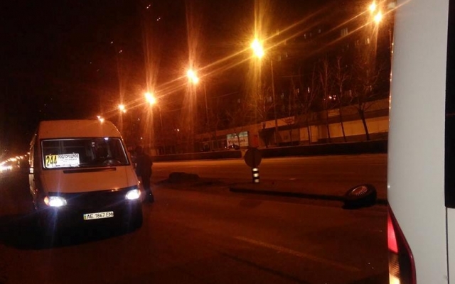 В Днепре у маршрутки на ходу отлетело колесо Фото № 0 В Днепре у маршрутки на ходу отлетело колесо Фото № 0