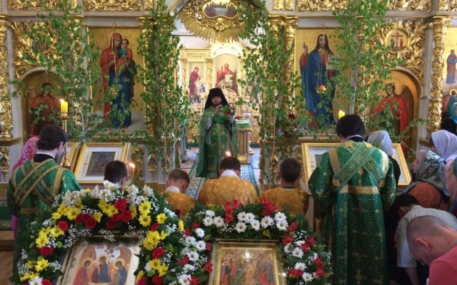 В Днипре празднуют День Святой Троицы Фото № 4 В Днипре празднуют День Святой Троицы Фото № 4