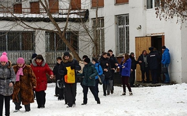 Неудачно пошутил: На Днепропетровщине эвакуировали школу Фото № 0 Неудачно пошутил: На Днепропетровщине эвакуировали школу Фото № 0