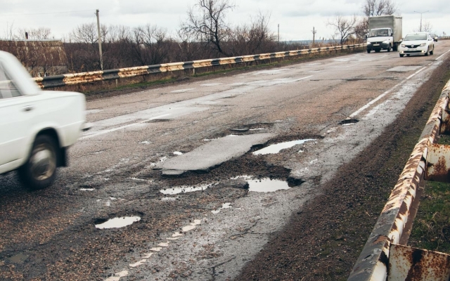 Днепропетровщина попала в ТОП худших дорог Украины Фото № 0 Днепропетровщина попала в ТОП худших дорог Украины Фото № 0