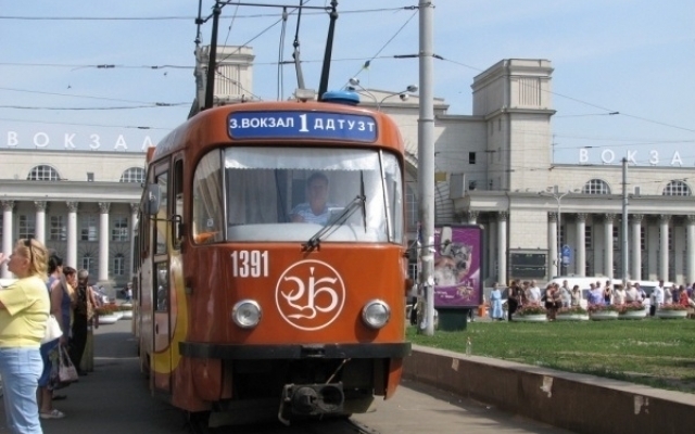 В Днепре 1-й трамвай переходит на безналичный расчет Фото № 0 В Днепре 1-й трамвай переходит на безналичный расчет Фото № 0
