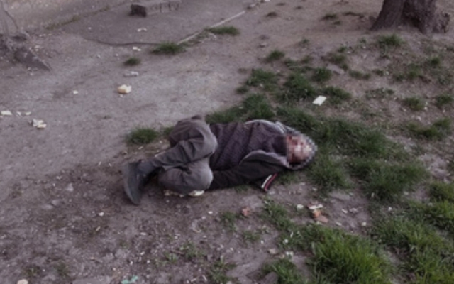 На Днепропетровщине возле дома нашли труп неизвестного мужчины Фото № 0 На Днепропетровщине возле дома нашли труп неизвестного мужчины Фото № 0