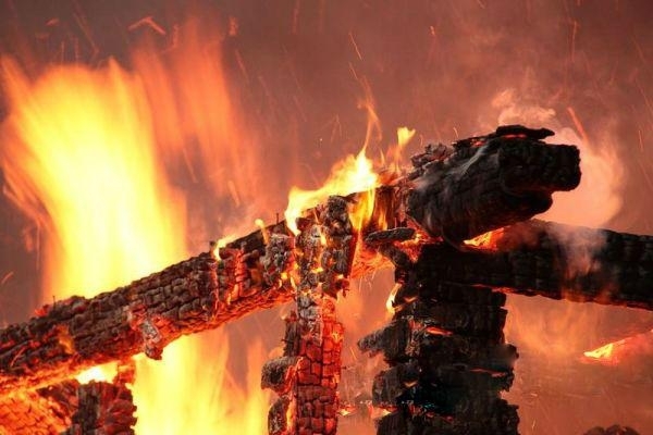 На Днепропетровщине загорелась крыша частной бани Фото № 0 На Днепропетровщине загорелась крыша частной бани Фото № 0