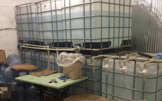 На Днепропетровщине обнаружили подпольное производство алкогольных напитков Фото № 3 На Днепропетровщине обнаружили подпольное производство алкогольных напитков Фото № 3