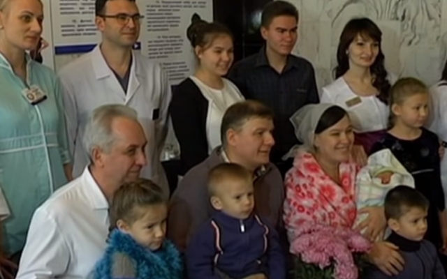 В Днепре многодетная мать родила тринадцатого ребенка Фото № 0 В Днепре многодетная мать родила тринадцатого ребенка Фото № 0