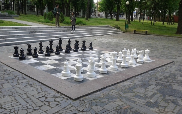 В Днепропетровске открыли шахматную аллею Фото № 0 В Днепропетровске открыли шахматную аллею Фото № 0