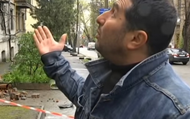 В Днепре обвалился фасад дома Фото № 0 В Днепре обвалился фасад дома Фото № 0