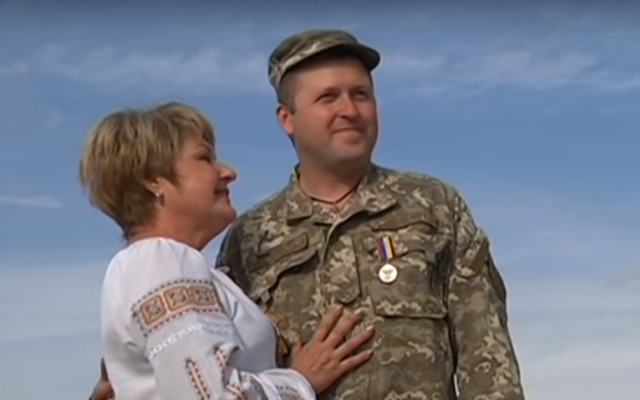 В Днепре бойцов АТО фотографировали с близкими Фото № 0 В Днепре бойцов АТО фотографировали с близкими Фото № 0
