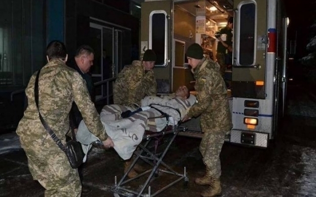 В Днепр доставили двух раненых бойцов АТО Фото № 0 В Днепр доставили двух раненых бойцов АТО Фото № 0