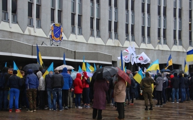 Под стенами городского совета Днепра устроили четыре митинга Фото № 0 Под стенами городского совета Днепра устроили четыре митинга Фото № 0