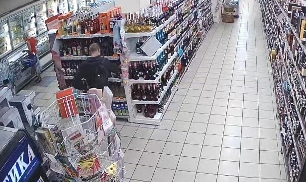 Житель Днепропетровщины воровал в магазине элитный алкоголь Фото № 0 Житель Днепропетровщины воровал в магазине элитный алкоголь Фото № 0