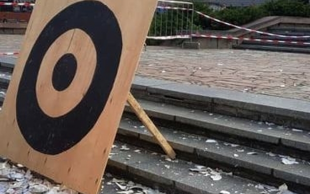 Днепряне били посуду «на счастье» Фото № 5 Днепряне били посуду «на счастье» Фото № 5