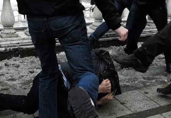 На Днепропетровщине подростки жестоко избили сверстника Фото № 0 На Днепропетровщине подростки жестоко избили сверстника Фото № 0