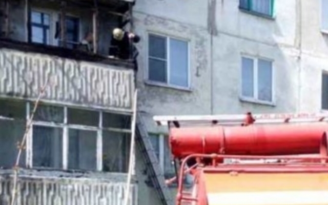 Пожар под Днепром: сотрудники ГСЧС тушили квартиру Фото № 0 Пожар под Днепром: сотрудники ГСЧС тушили квартиру Фото № 0