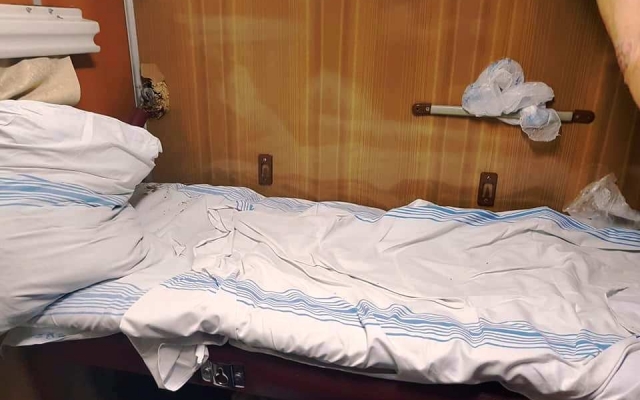 В поезде Киев - Днепр ночью оторвалась верхняя полка Фото № 0 В поезде Киев - Днепр ночью оторвалась верхняя полка Фото № 0