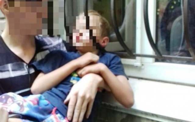 ЧП на Днепропетровщине: мальчик застрял головой в решетке Фото № 0 ЧП на Днепропетровщине: мальчик застрял головой в решетке Фото № 0