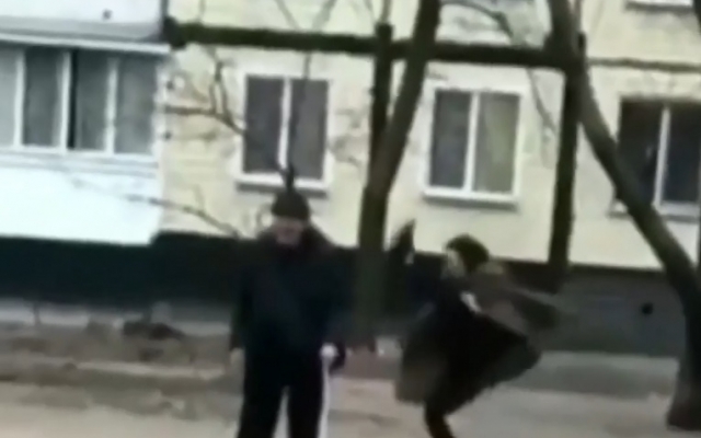 ЧП в Днепре: школьницы издевались над пожилым мужчиной Фото № 0 ЧП в Днепре: школьницы издевались над пожилым мужчиной Фото № 0