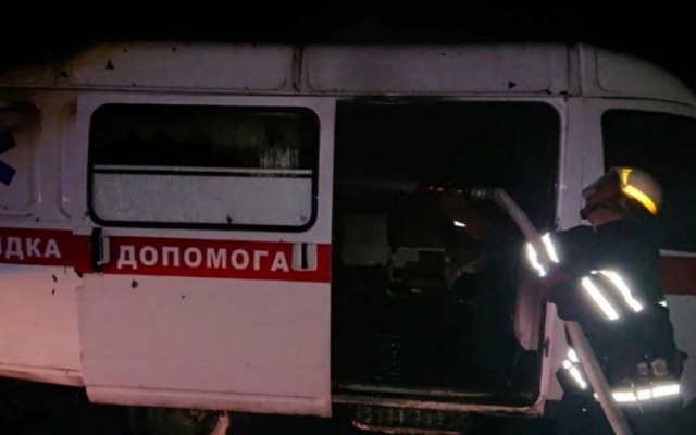 Пожар на Днепропетровщине: сотрудники ГСЧС тушили машину скорой помощи Фото № 0 Пожар на Днепропетровщине: сотрудники ГСЧС тушили машину скорой помощи Фото № 0