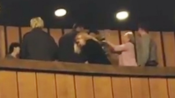 В Днепре задержана «театралка с молотком» Фото № 0 В Днепре задержана «театралка с молотком» Фото № 0