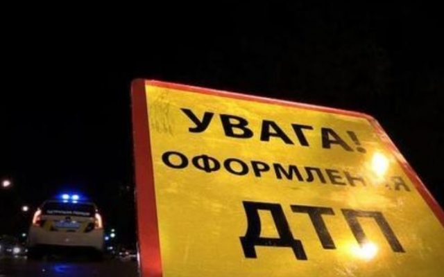 ДТП на Днепропетровщине: автомобиль врезался в концертную сцену Фото № 0 ДТП на Днепропетровщине: автомобиль врезался в концертную сцену Фото № 0