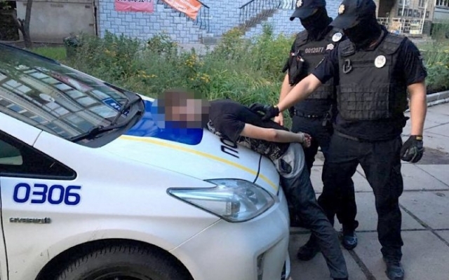 Житель Днепропетровщины избил и ограбил прохожего Фото № 0 Житель Днепропетровщины избил и ограбил прохожего Фото № 0