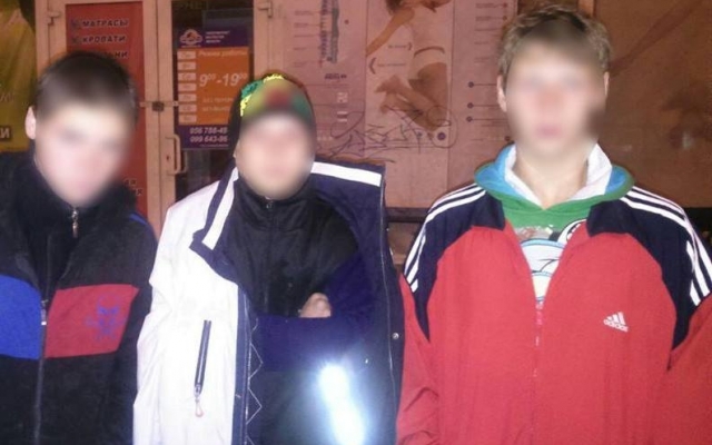 В Днепре трое друзей достигли совершеннолетия и занялись разбоем Фото № 0 В Днепре трое друзей достигли совершеннолетия и занялись разбоем Фото № 0