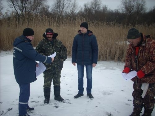 На Днепропетровщине спасатели пообщались с рыбаками Фото № 0 На Днепропетровщине спасатели пообщались с рыбаками Фото № 0