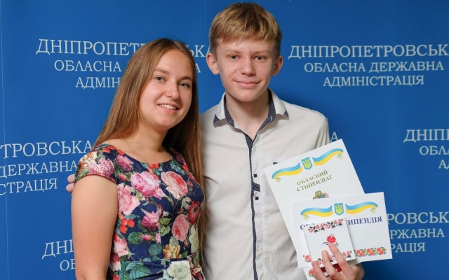 В Днепре наградили лучших школьников Фото № 0 В Днепре наградили лучших школьников Фото № 0