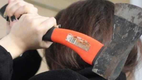 В Днепре женщина пыталась зарубить сожителя топором Фото № 0 В Днепре женщина пыталась зарубить сожителя топором Фото № 0