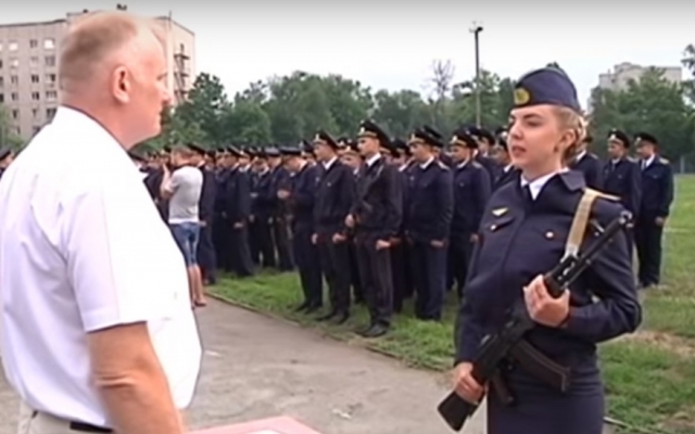 В Днепре девушки заканчивают военную кафедру Фото № 0 В Днепре девушки заканчивают военную кафедру Фото № 0