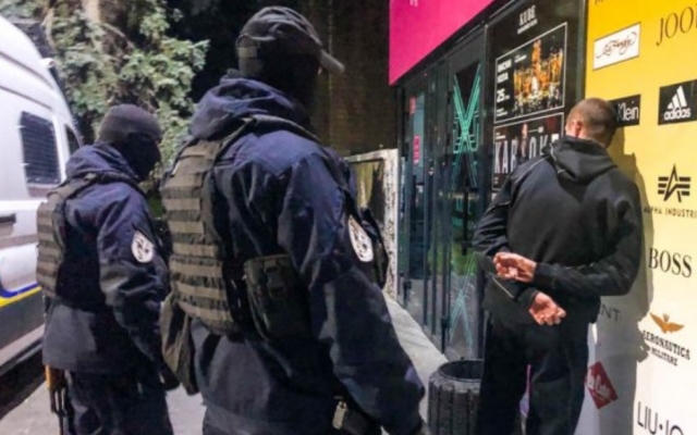 Наркотики в караоке-баре: полиция Днепропетровщины задержала 20 человек Фото № 0 Наркотики в караоке-баре: полиция Днепропетровщины задержала 20 человек Фото № 0