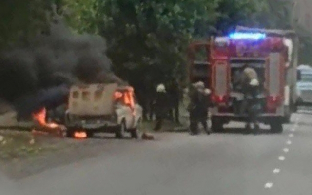 Пожар на Днепропетровщине: сотрудники ГСЧС тушили автомобиль Фото № 0 Пожар на Днепропетровщине: сотрудники ГСЧС тушили автомобиль Фото № 0
