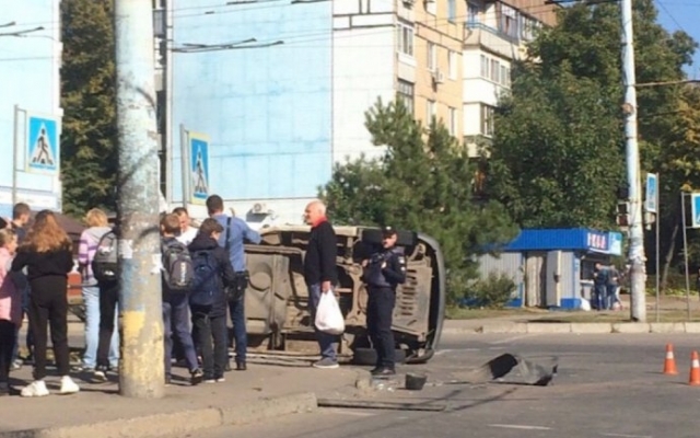 ДТП на Днепропетровщине: после столкновения перевернулся микроавтобус Фото № 0 ДТП на Днепропетровщине: после столкновения перевернулся микроавтобус Фото № 0