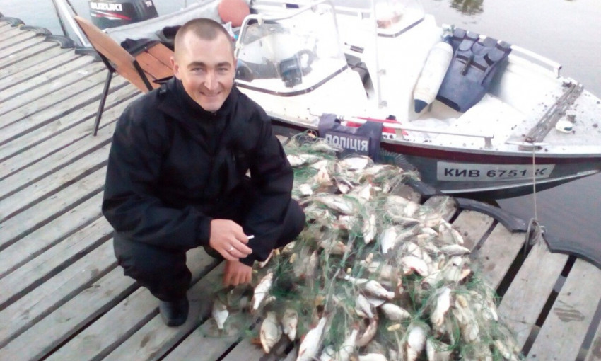 Водный патруль Днепра спасает рыбу 