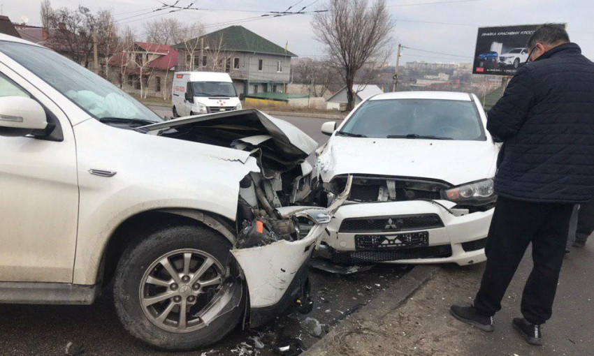 ДТП в Днепре: на Уральской столкнулись два авто