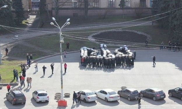 Полиция Днепра устроила патриотический флешмоб 