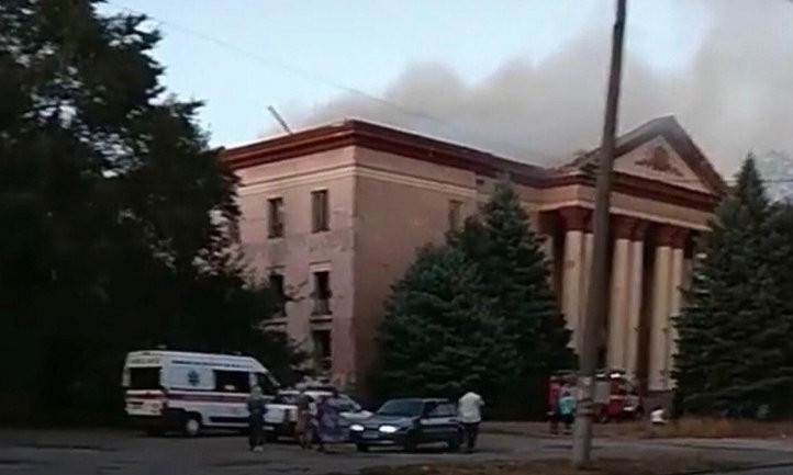 Пожар на Днепропетровщине: сотрудники ГСЧС тушили дом культуры