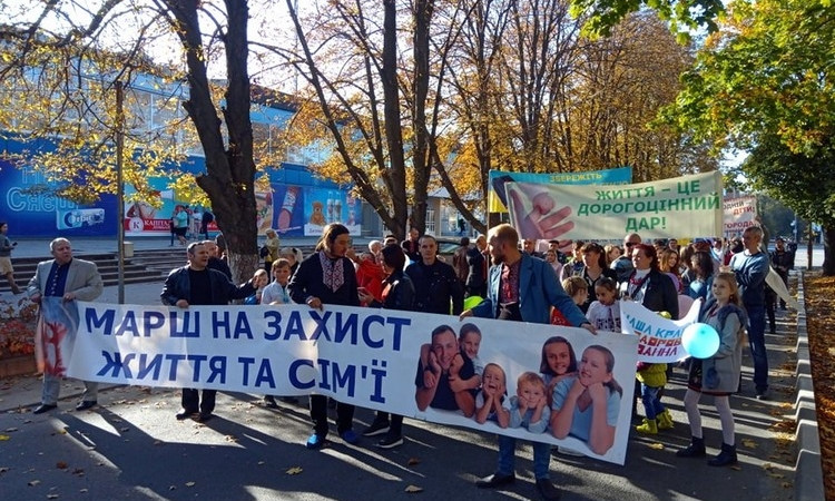 На Днепропетровщине прошел марш в поддержку семейных ценностей