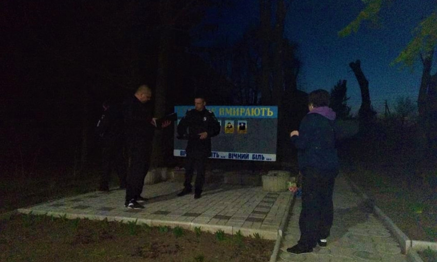 На Днепропетровщине опять осквернили памятник Героям АТО