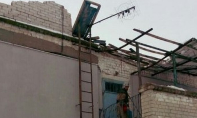 Жители Днепра разбирают крыши на металлолом 