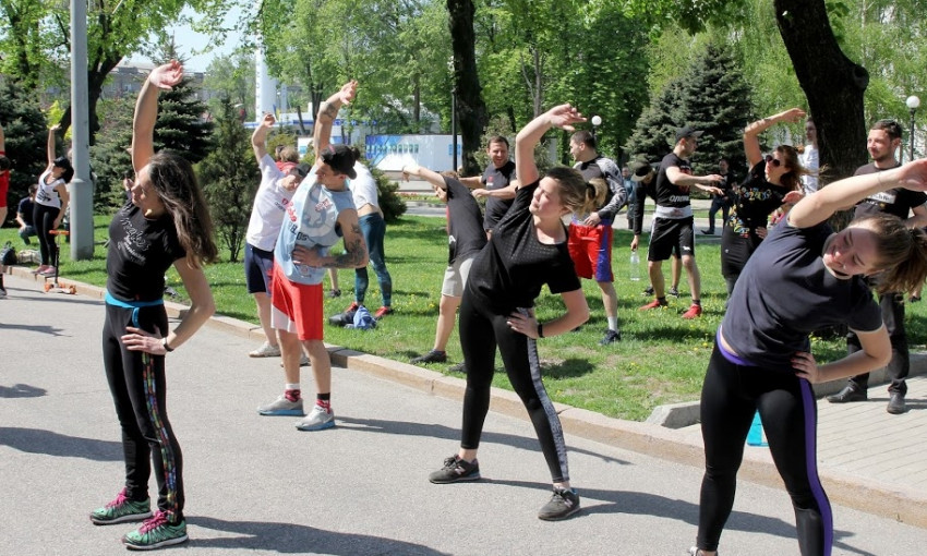 Спортивный Днепр: горожане провели спортивную тренировку на улице