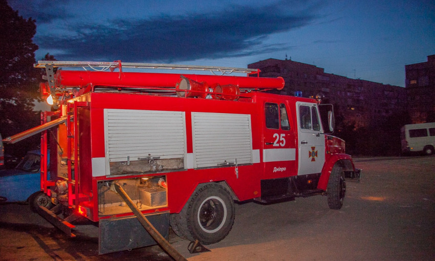 Пожар в Днепре: спасатели тушили загоревшийся киоск