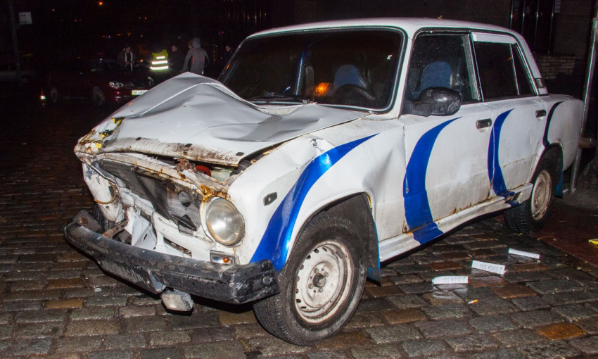 ДТП в Днепре: пьяный водитель врезался в припаркованное авто 