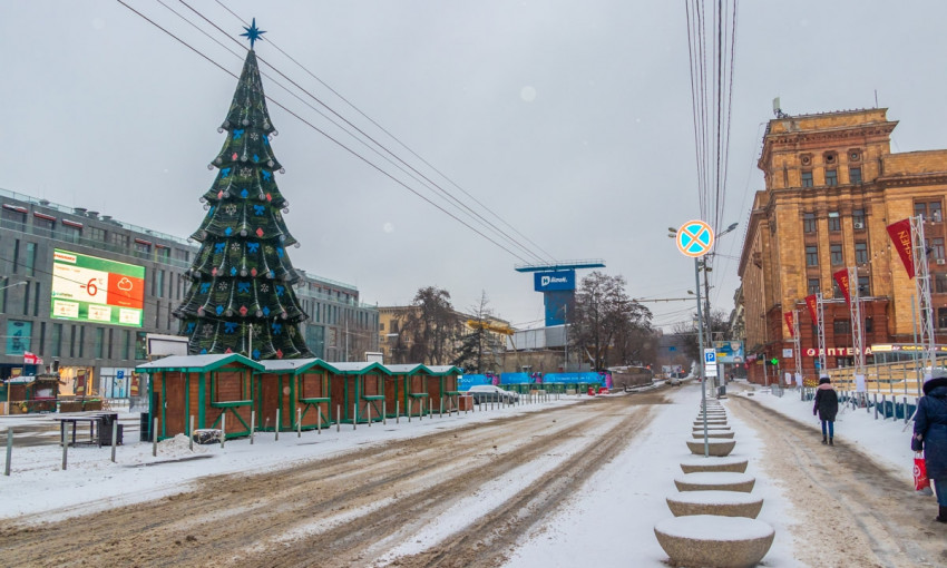 Снежный Днепр: городские улицы расчищали от снега 