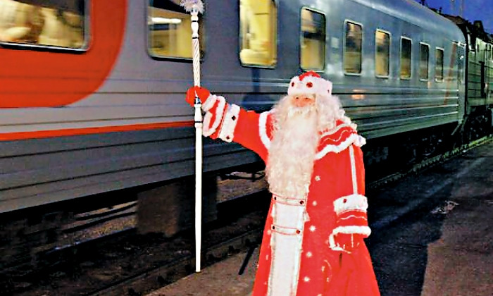 Новый год в поезде: днепрян поздравит Дед Мороз-проводник